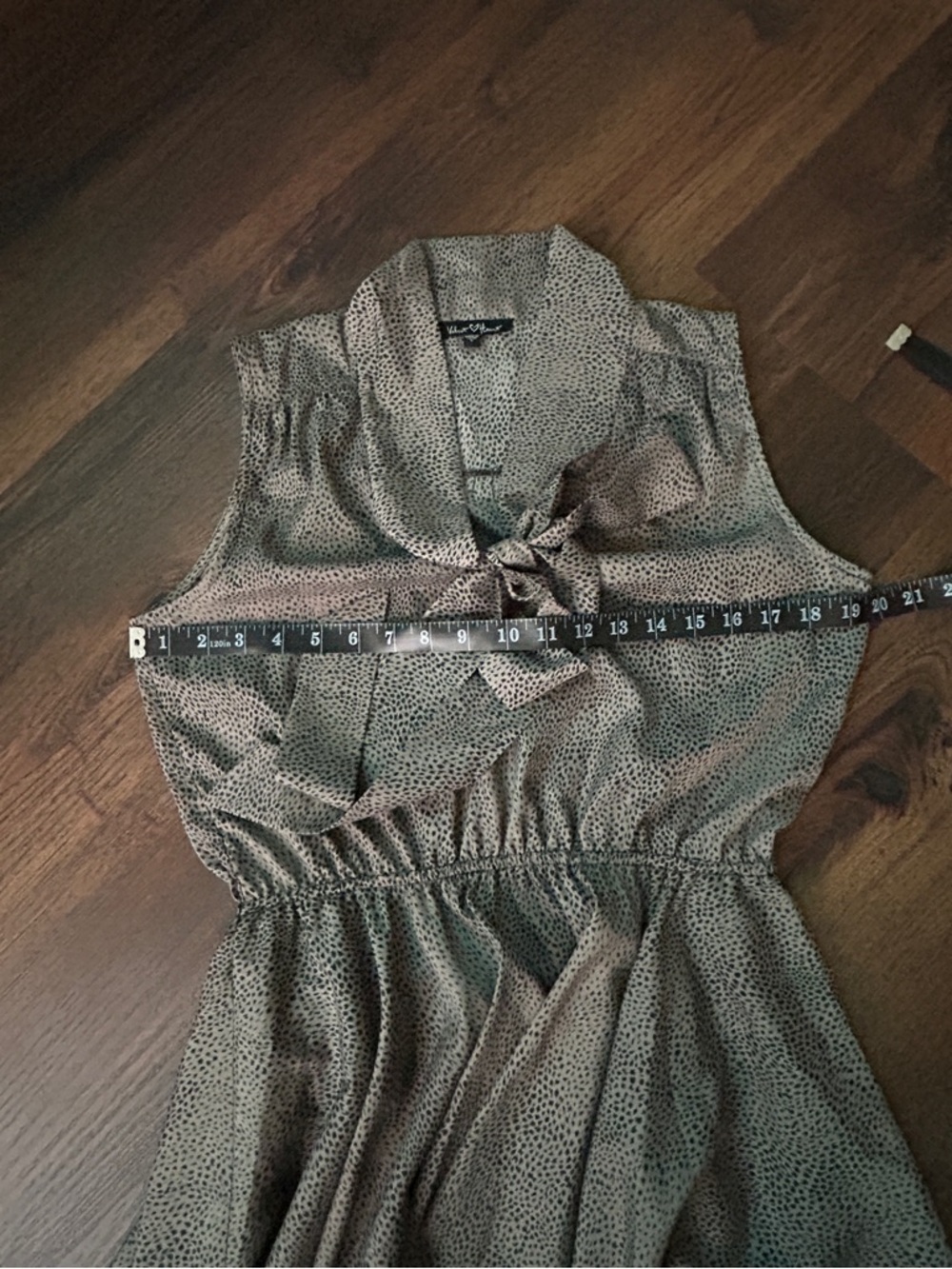 Velvet Heart Sleeveless Tie Neck Mini Dress Taupe Print Size L - Picture 5 of 9